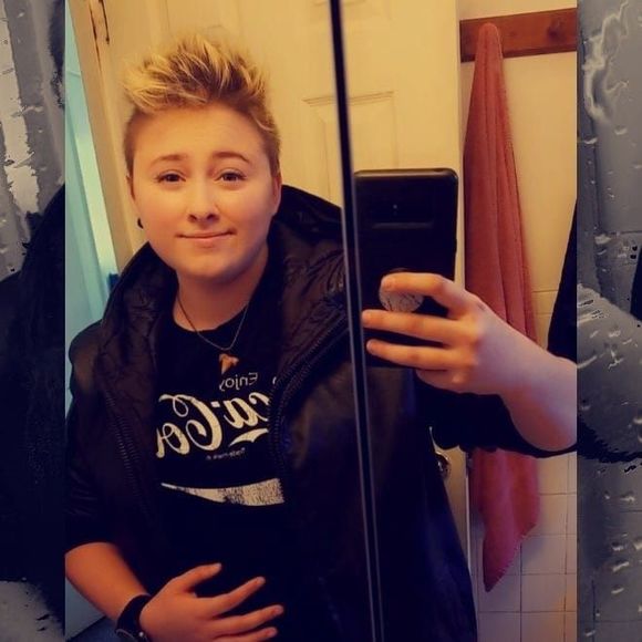 Meet your Posher, Alexis - Picture 1 of 1